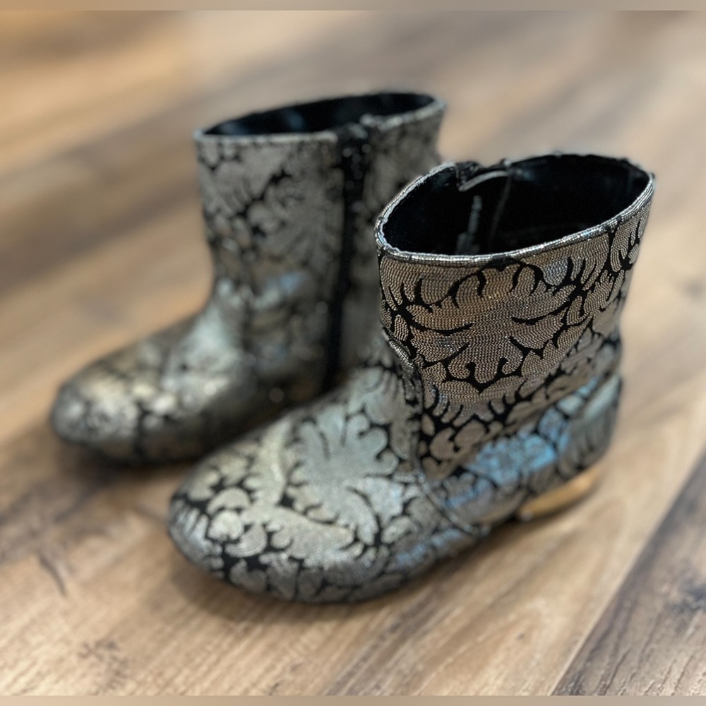 Girls Genuine Kids by OshKosh B’gosh Ankle Boots with Gold Block Heel Size 9